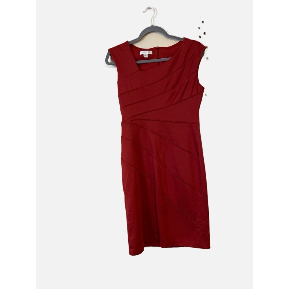 London Times Women Red Sleeveless Knee Length Sheath Dress Size 8. Pre-Owned